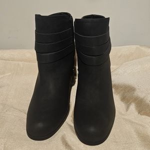 Shoedazzle Evathia Black Bootie size 9
